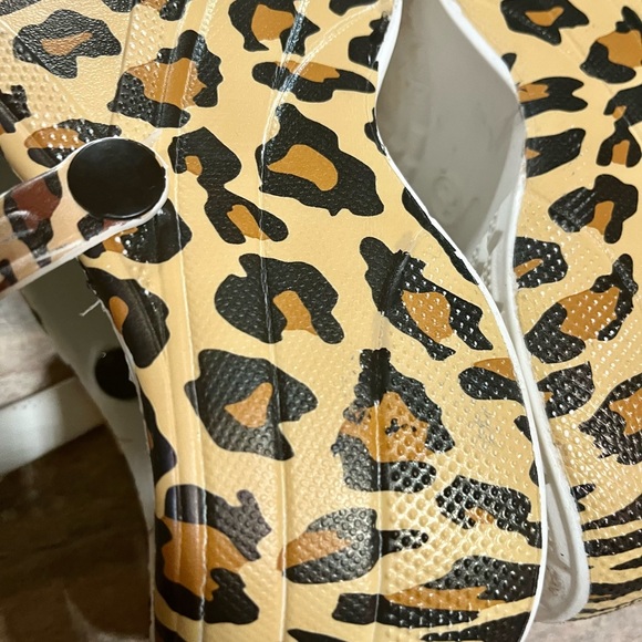 Animal print (leopard print) platform clogs - Picture 10 of 12